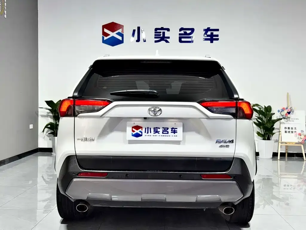 Toyota RAV4 — фото 10