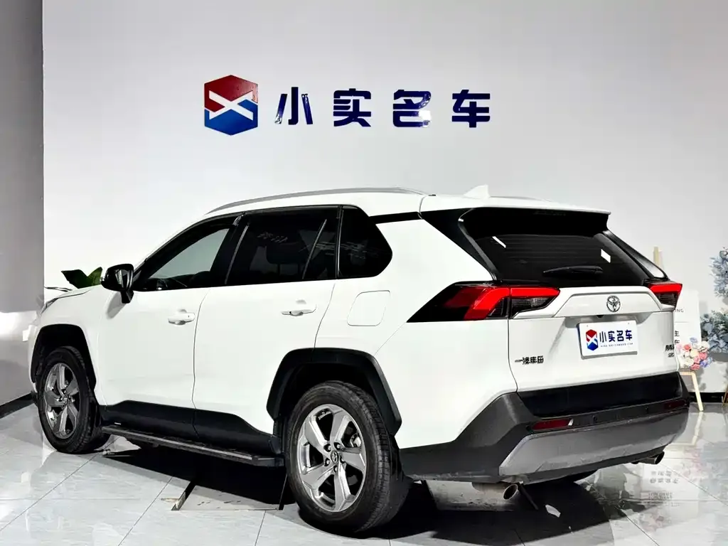 Toyota RAV4 — фото 4