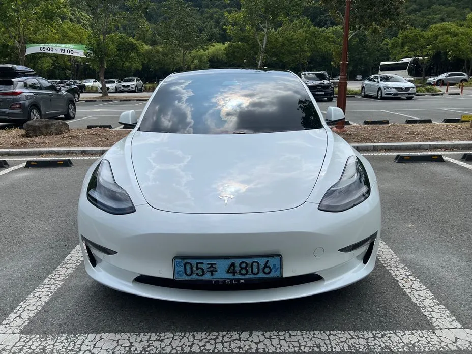 Tesla Model 3 — фото 1