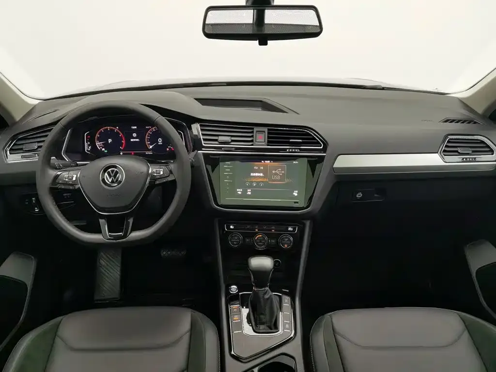 Volkswagen Tiguan L — фото 4