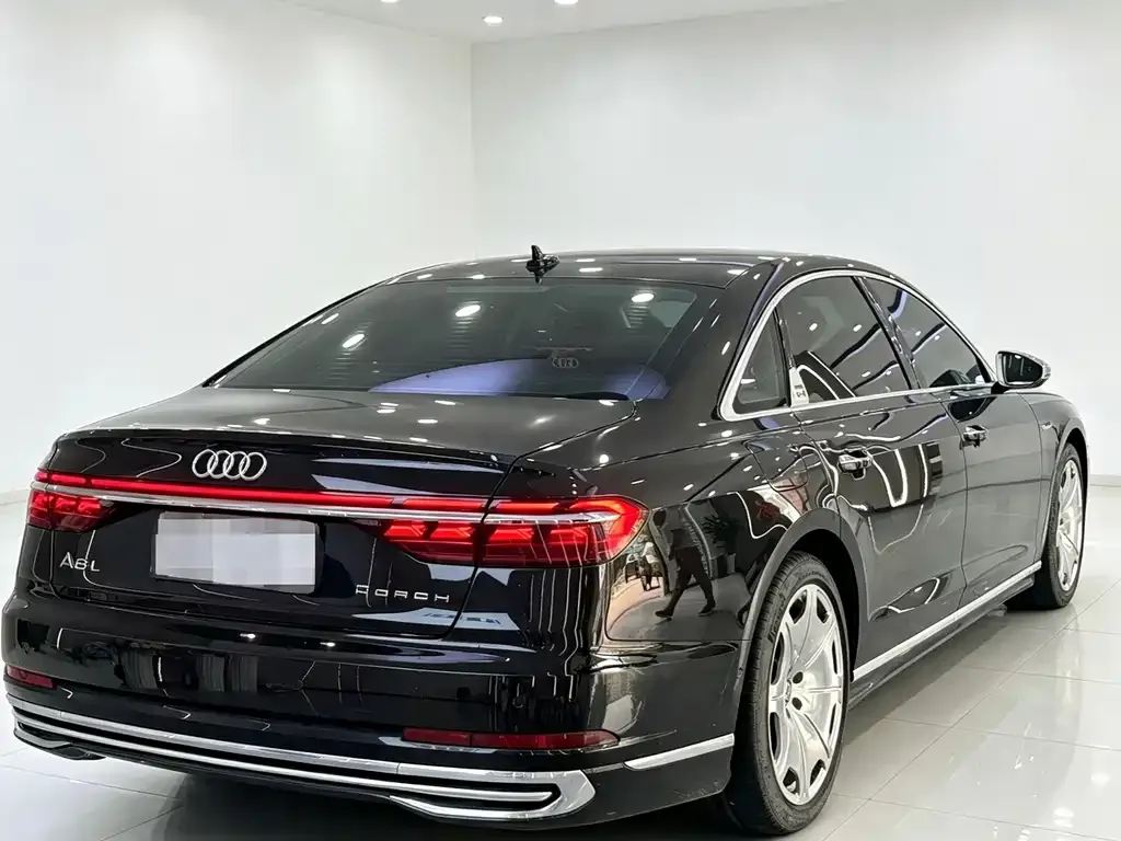 Audi A8 — фото 3