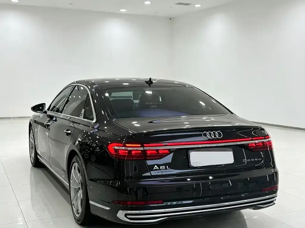 Audi A8 — фото 6