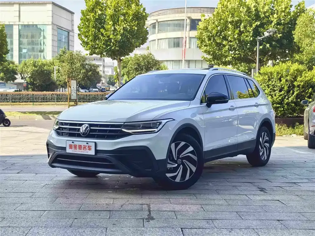 Volkswagen Tiguan L — фото 1