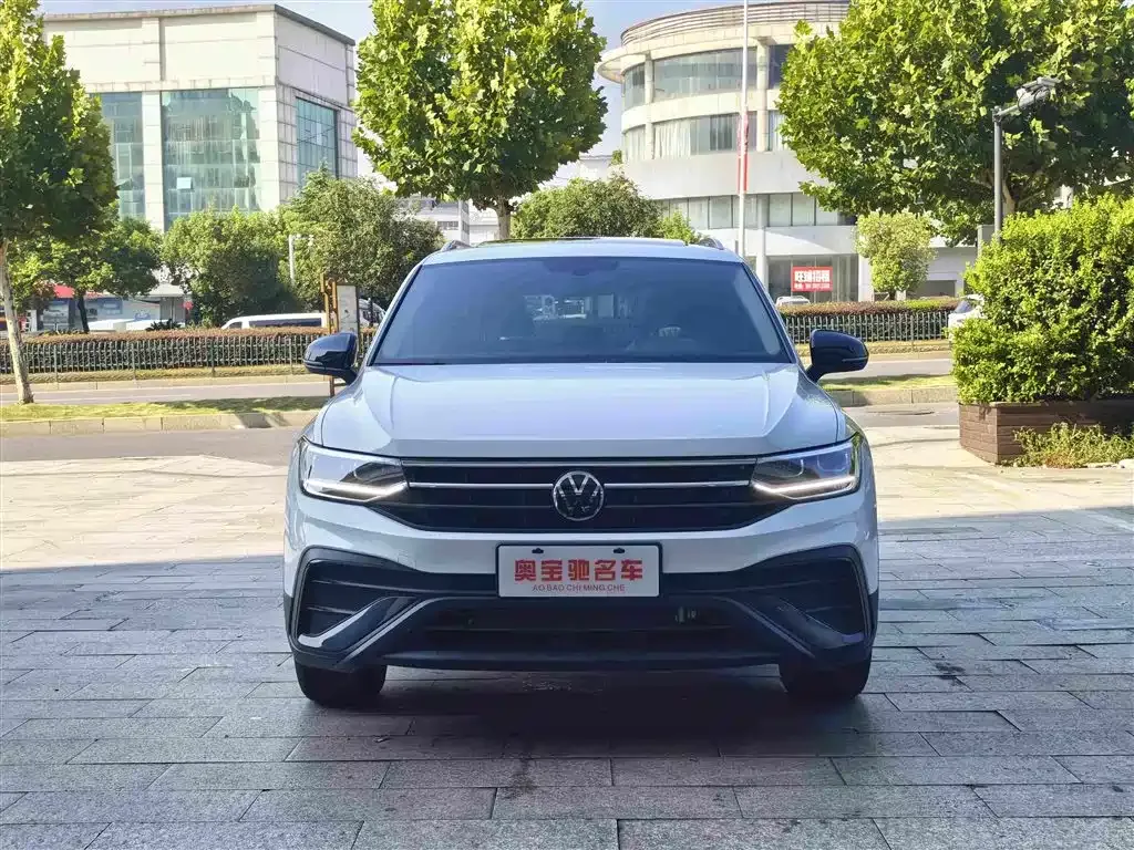 Volkswagen Tiguan L — фото 7