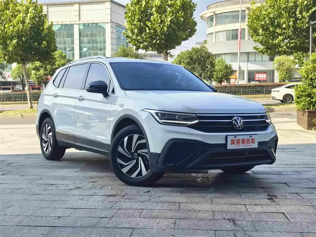 Volkswagen Tiguan L — фото 8