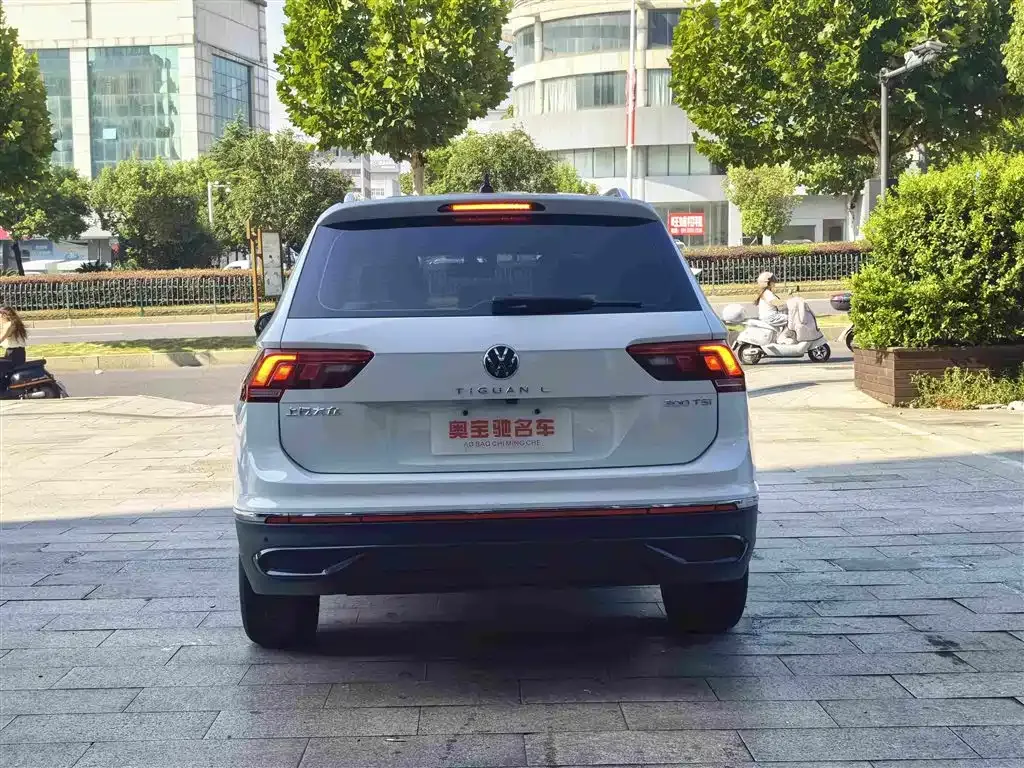 Volkswagen Tiguan L — фото 9