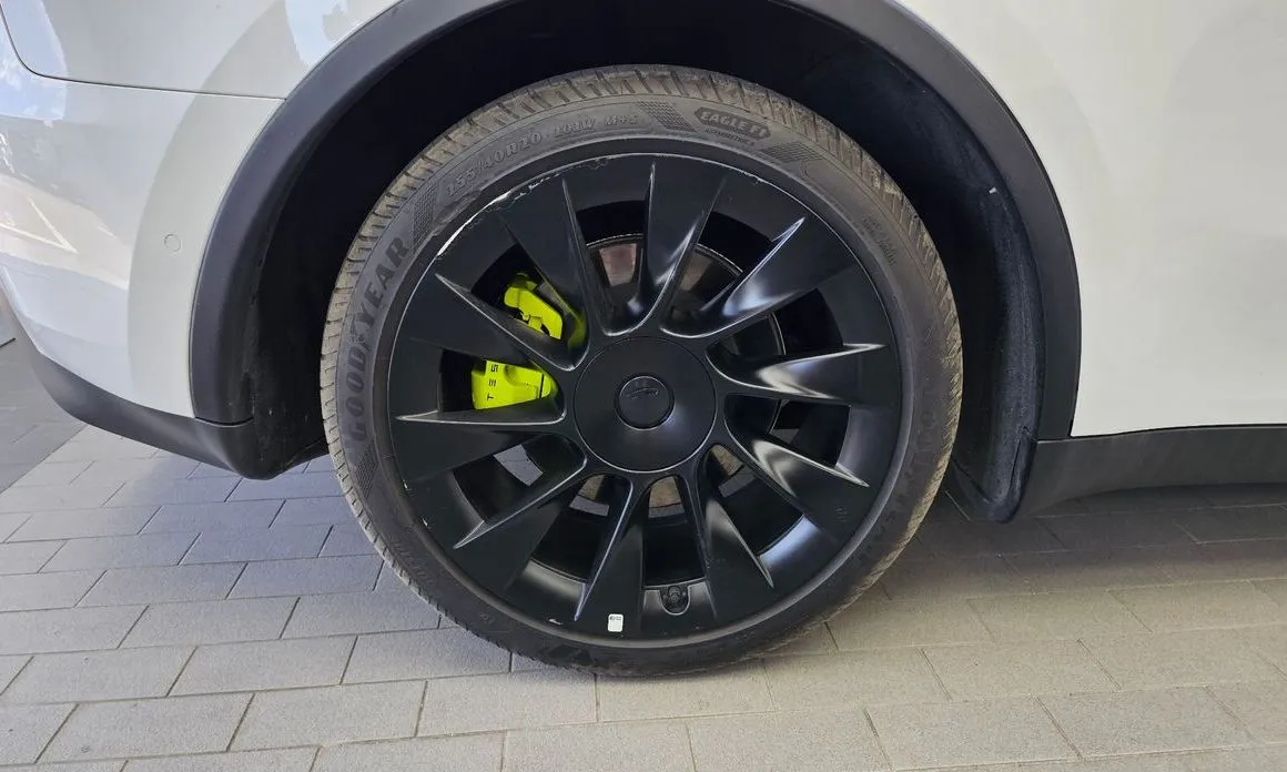 Tesla Model Y — фото 9