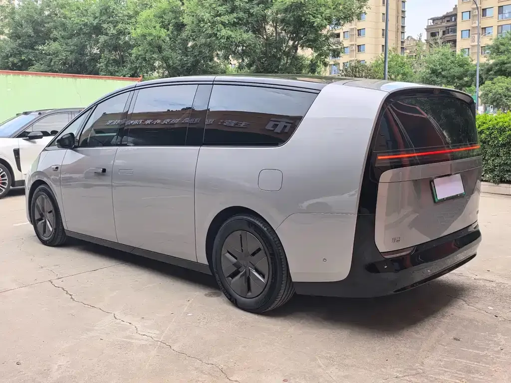 Li Auto MEGA — фото 8