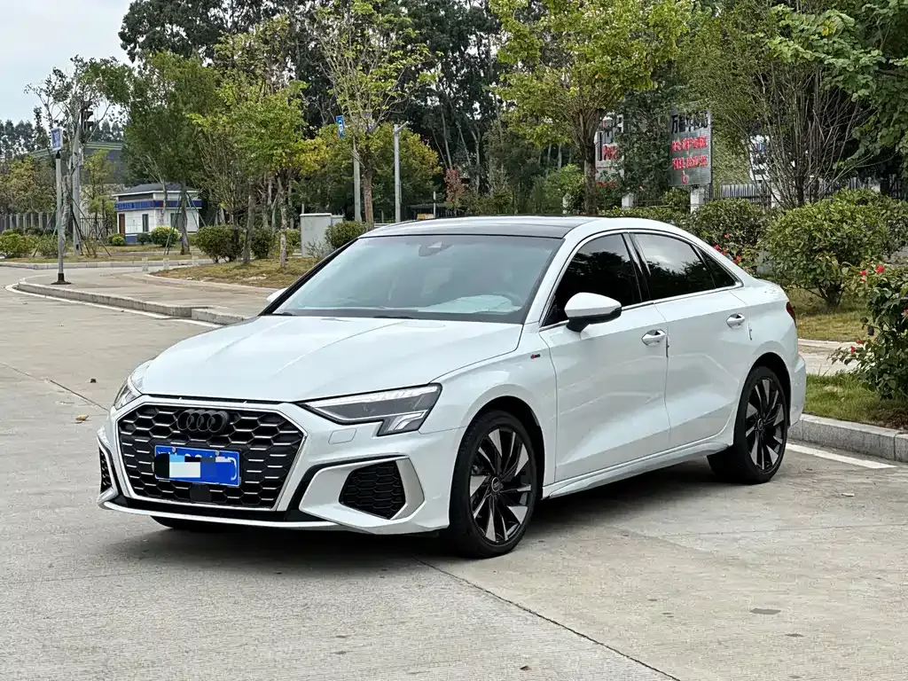 Audi A3 — фото 1