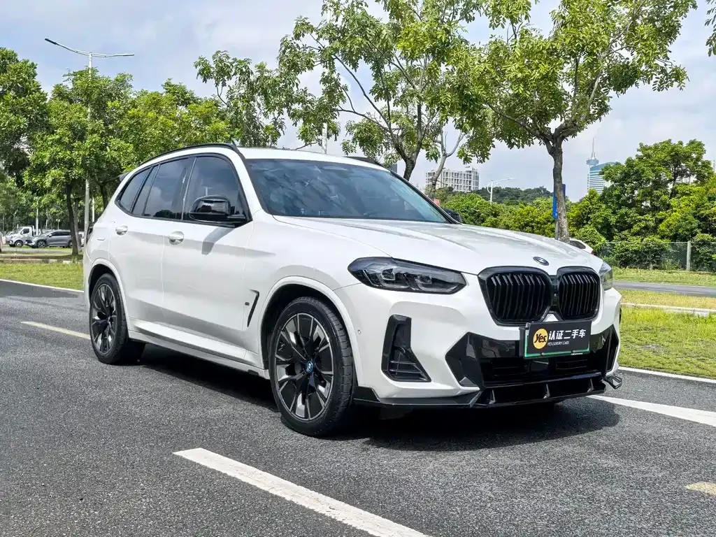 BMW iX3 — фото 10