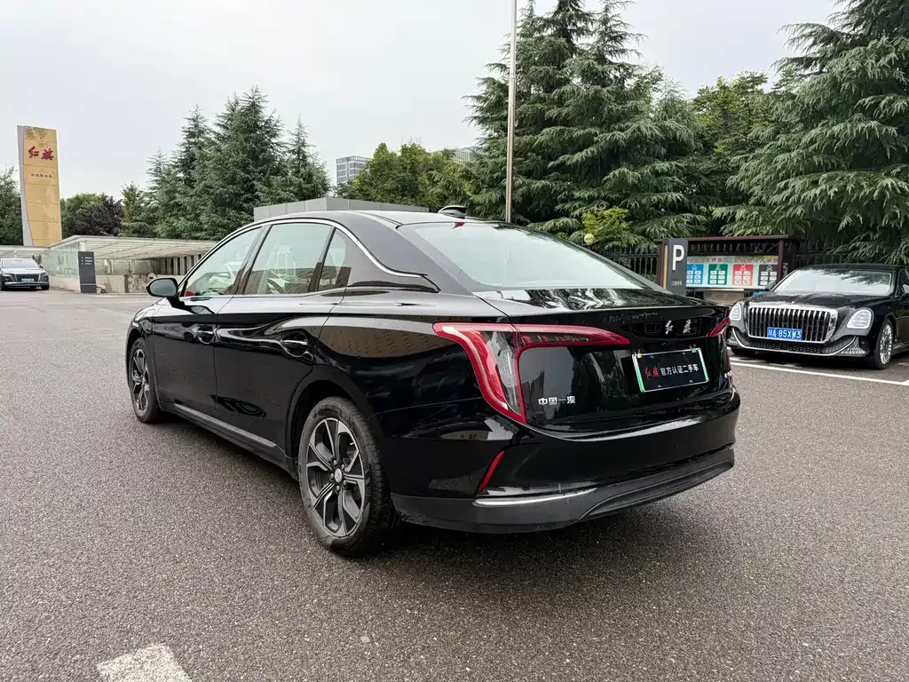 Hongqi E-QM5 — фото 7