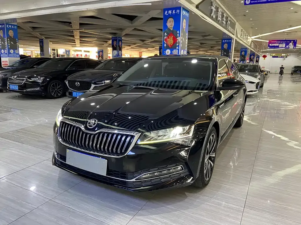 Skoda Superb — фото 1