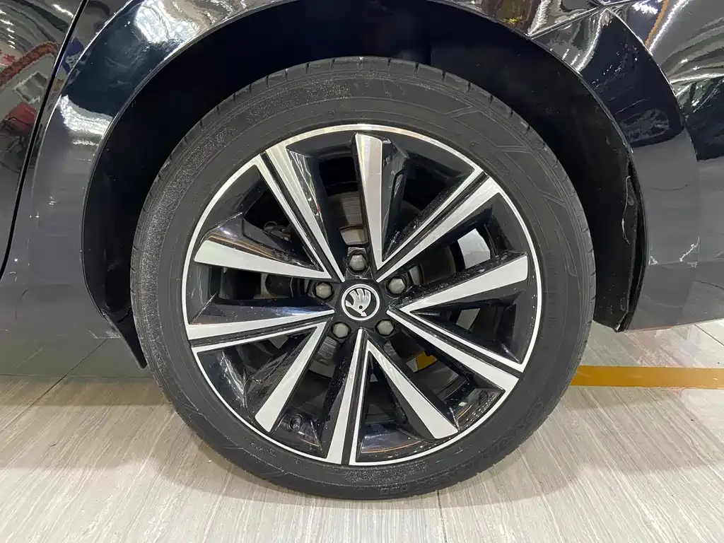 Skoda Superb — фото 4