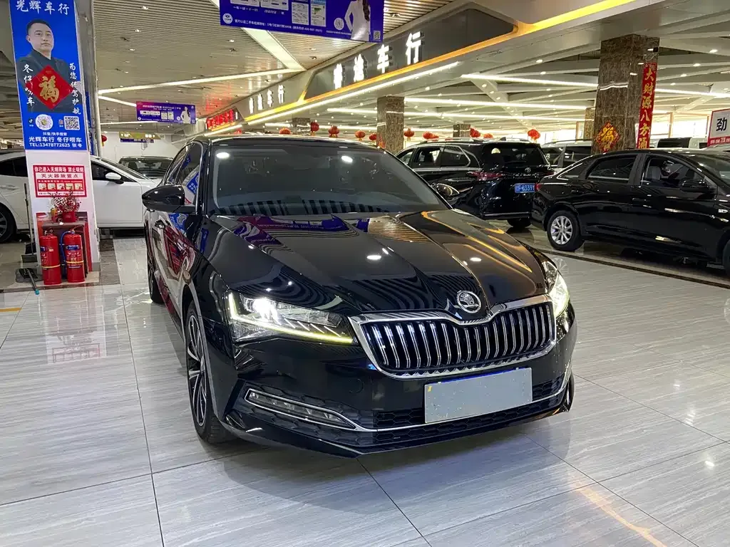 Skoda Superb — фото 8