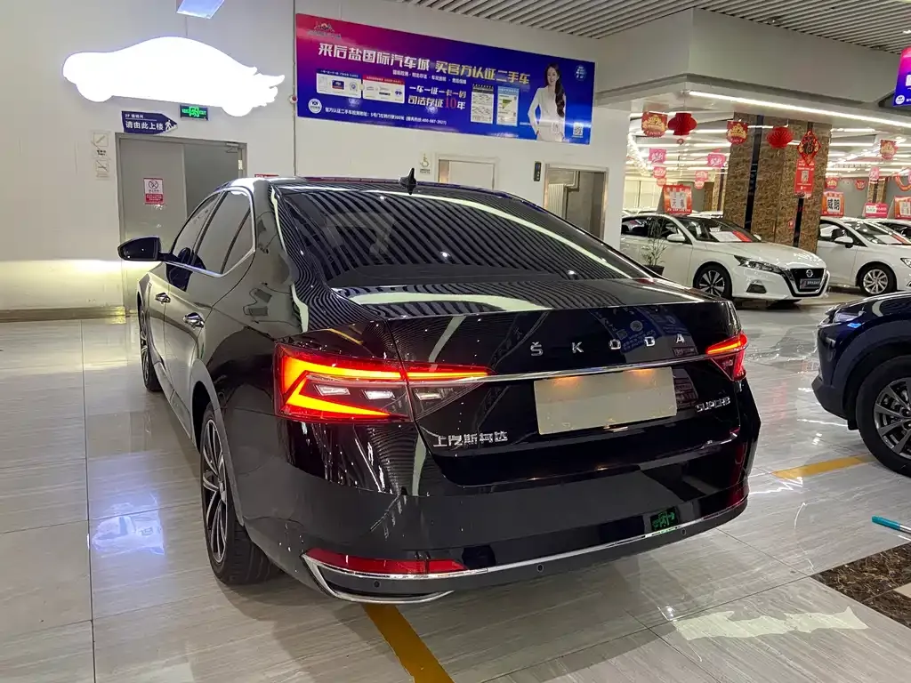 Skoda Superb — фото 9