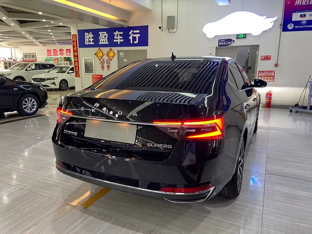 Skoda Superb — фото 7