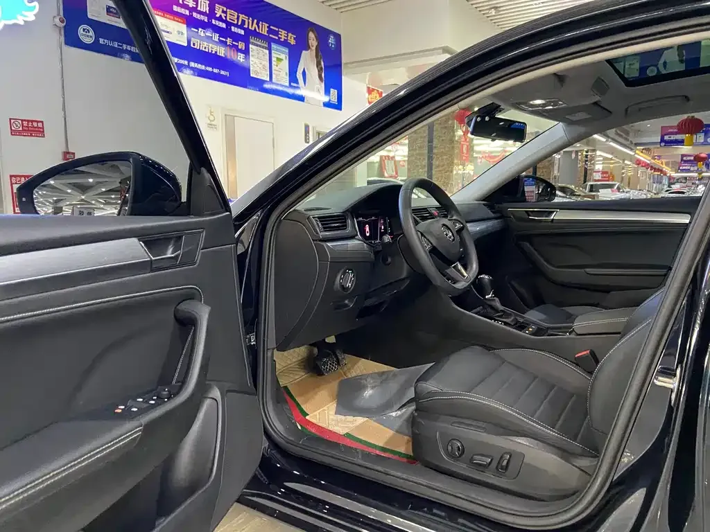 Skoda Superb — фото 10