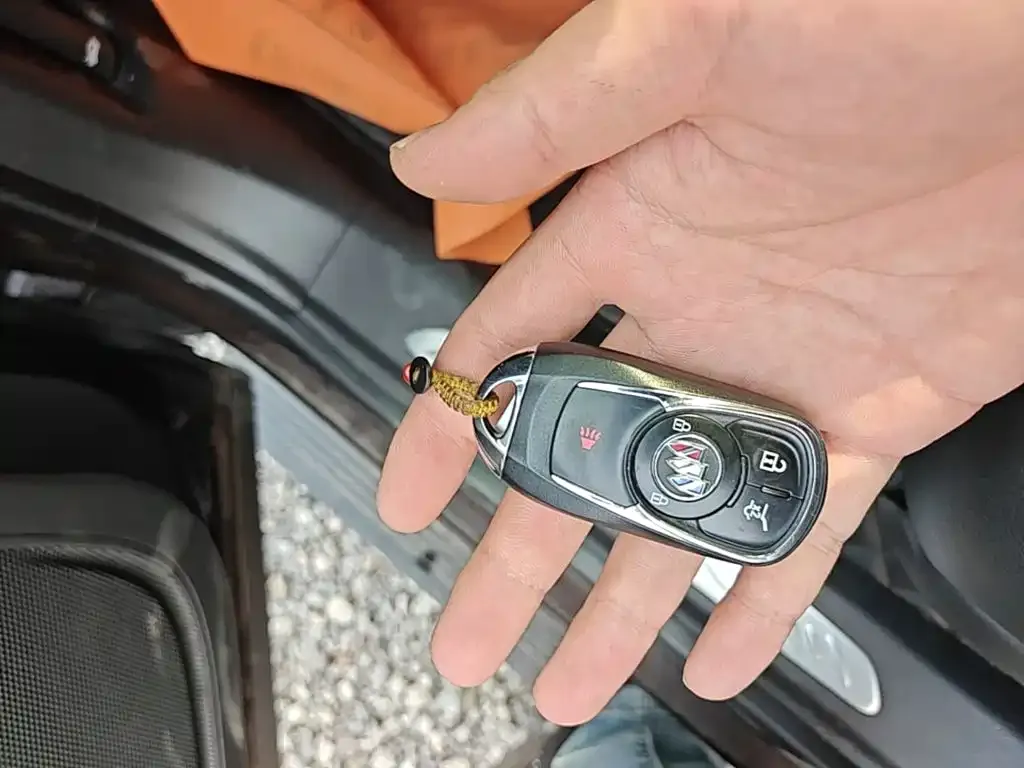 Buick Envision Plus — фото 6
