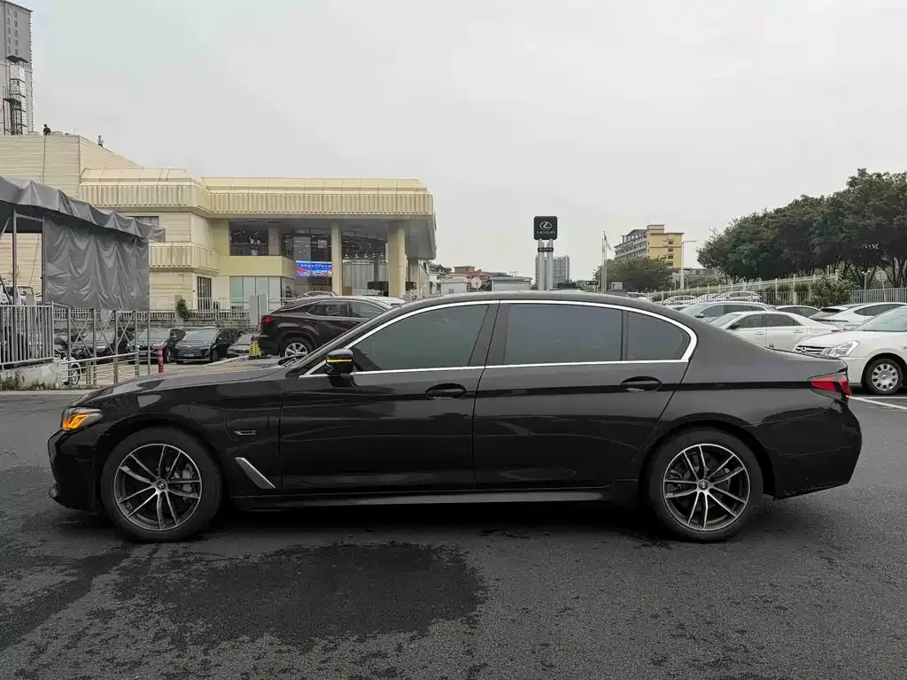 BMW 5 Series New Energy — фото 10