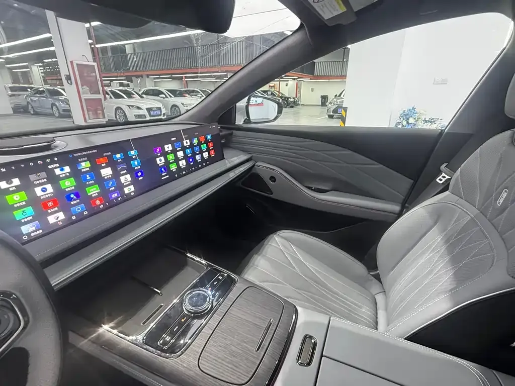 Geely Galaxy E8 — фото 10