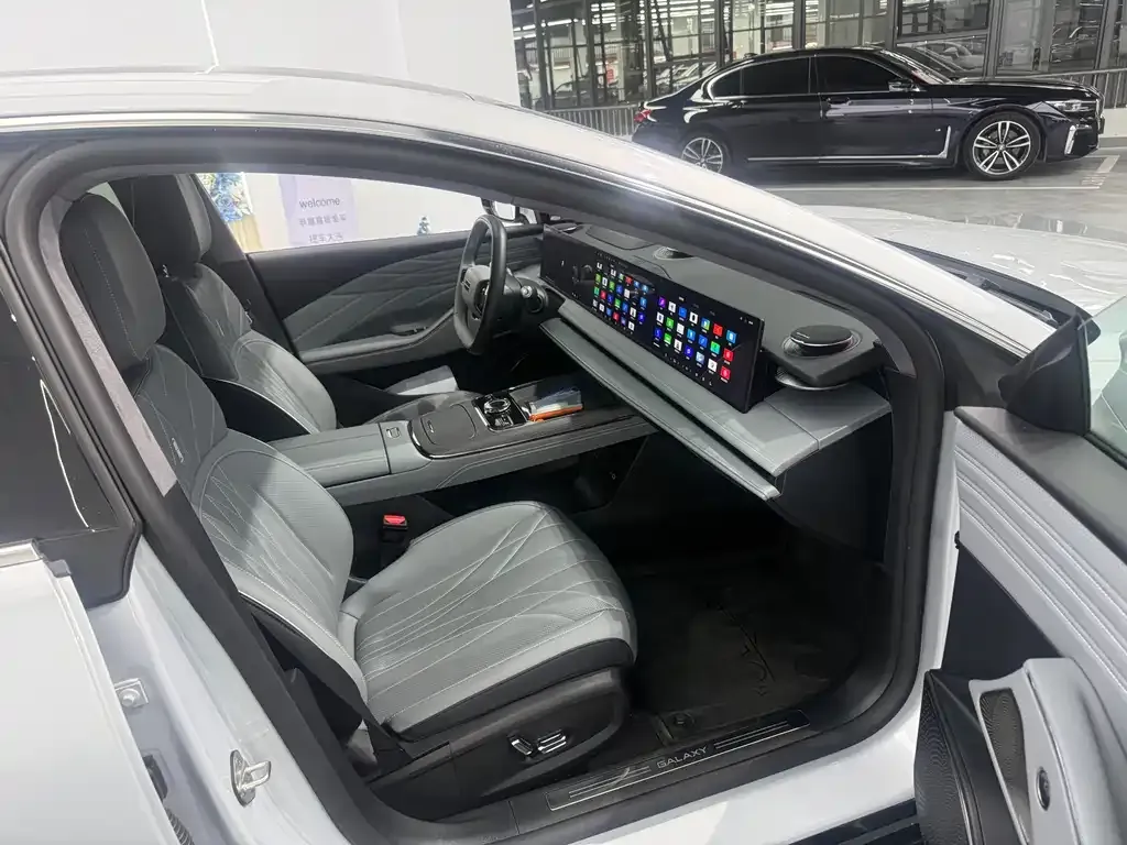 Geely Galaxy E8 — фото 2