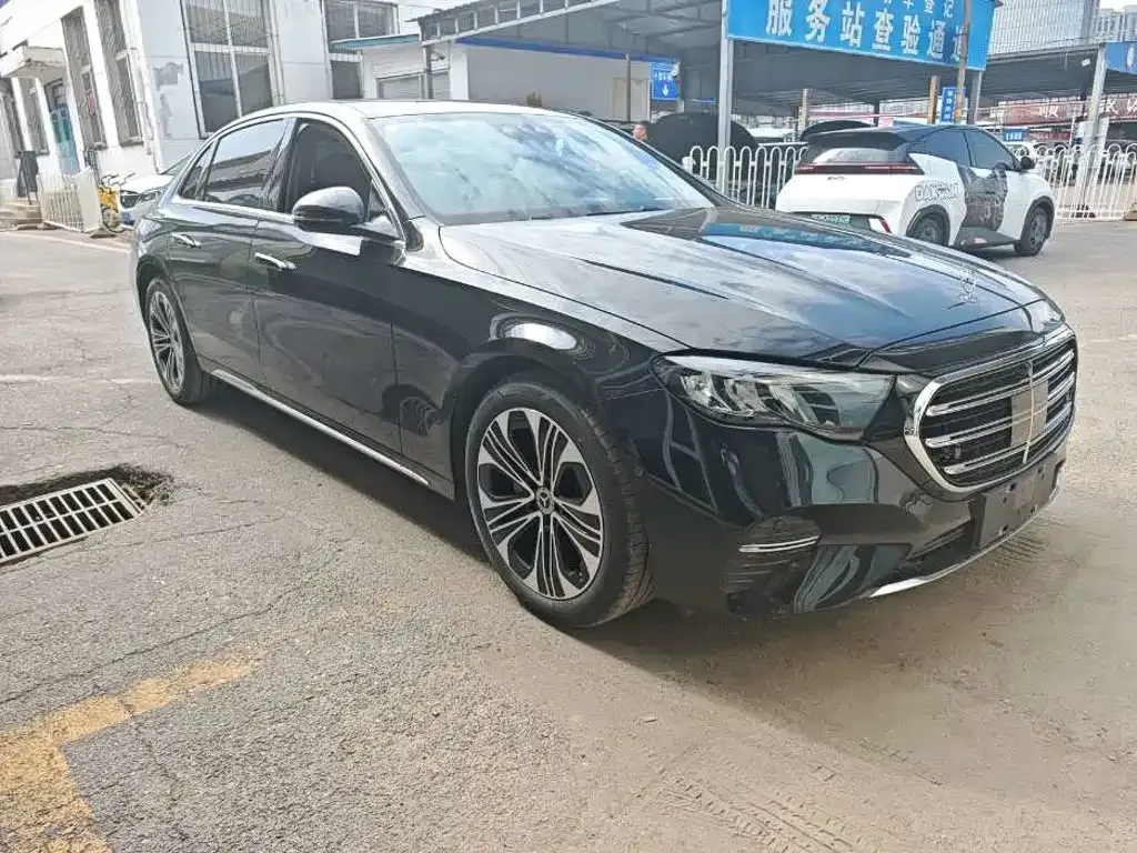 Mercedes-Benz E-Class — фото 8