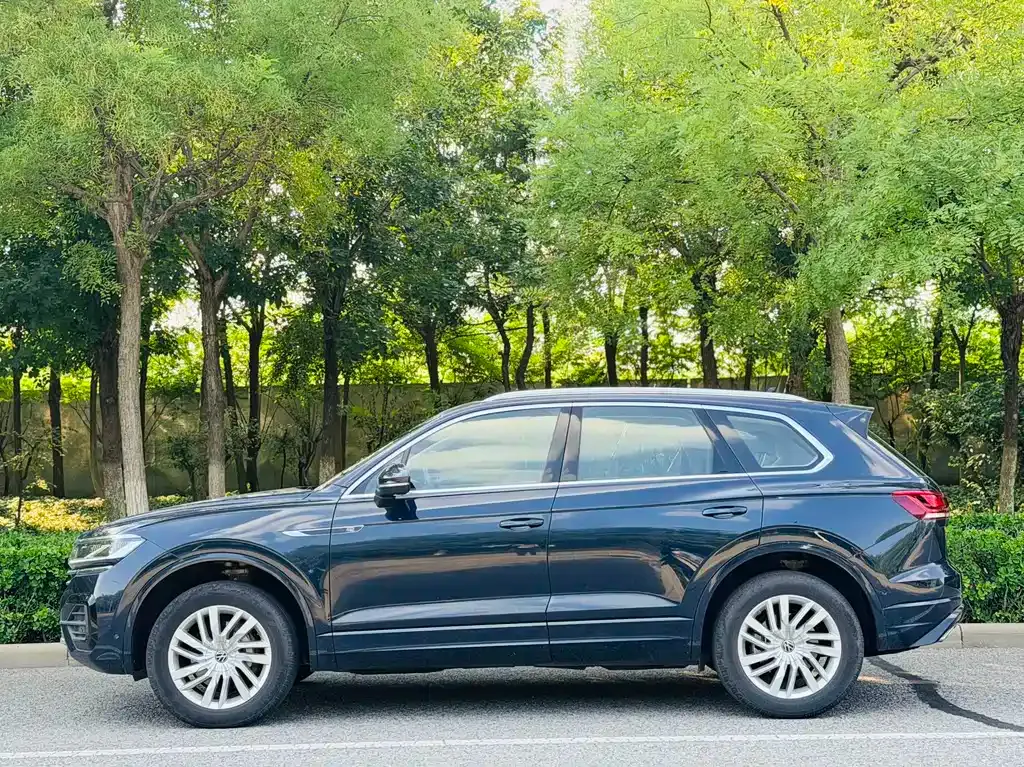 Volkswagen Touareg — фото 8
