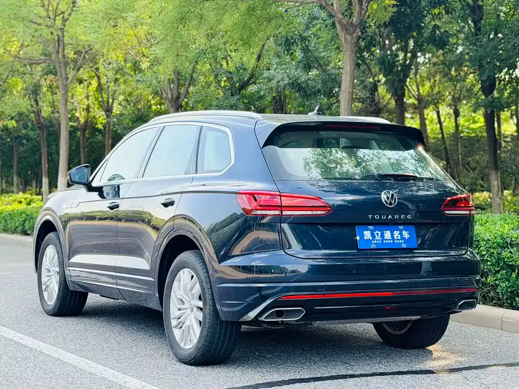 Volkswagen Touareg — фото 10