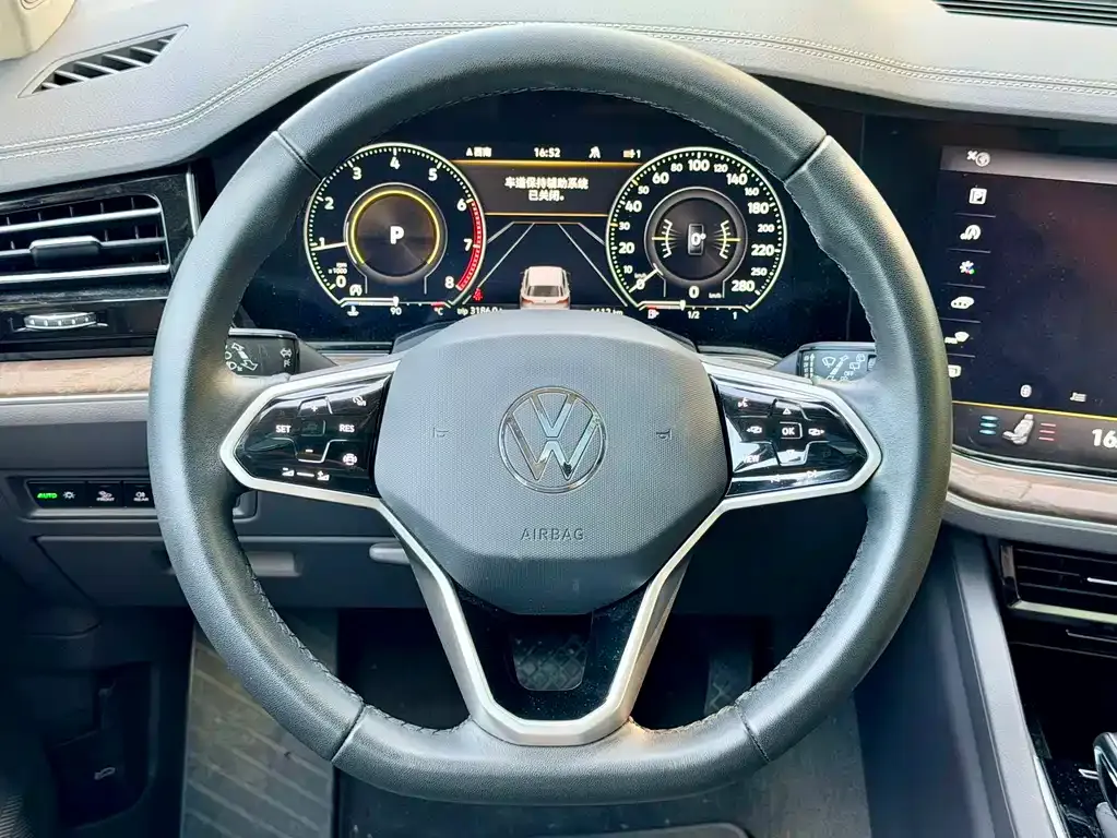 Volkswagen Touareg — фото 3