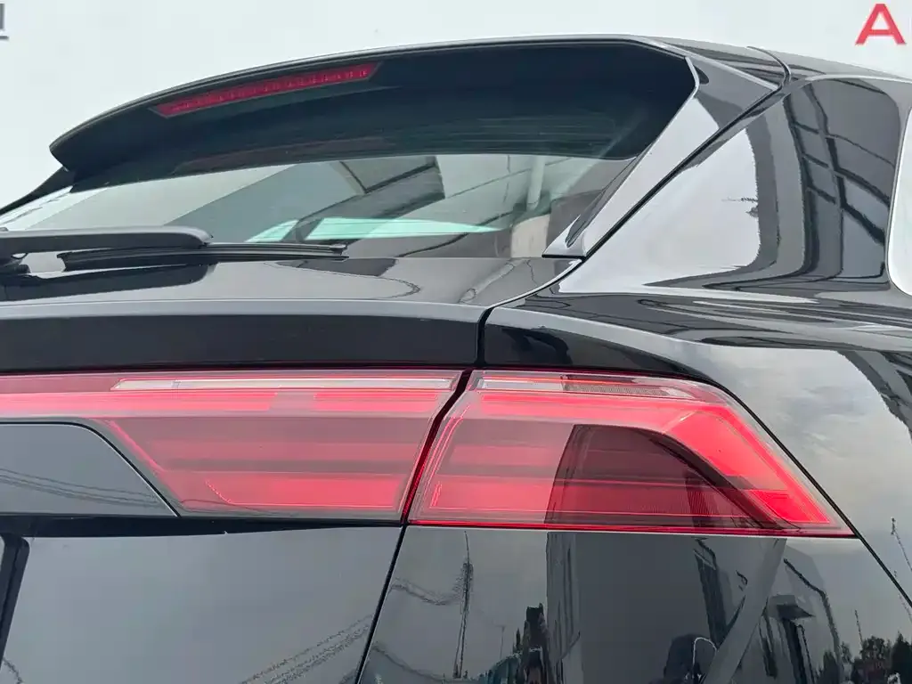 Audi Q8 — фото 6