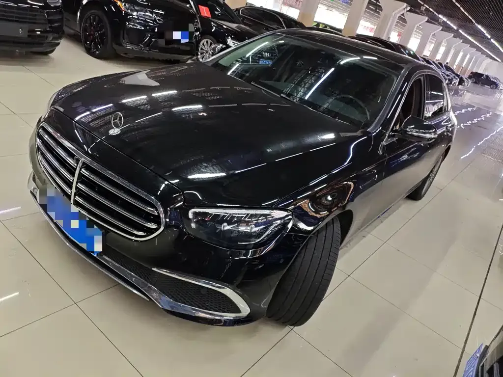 Mercedes-Benz E-Class — фото 1