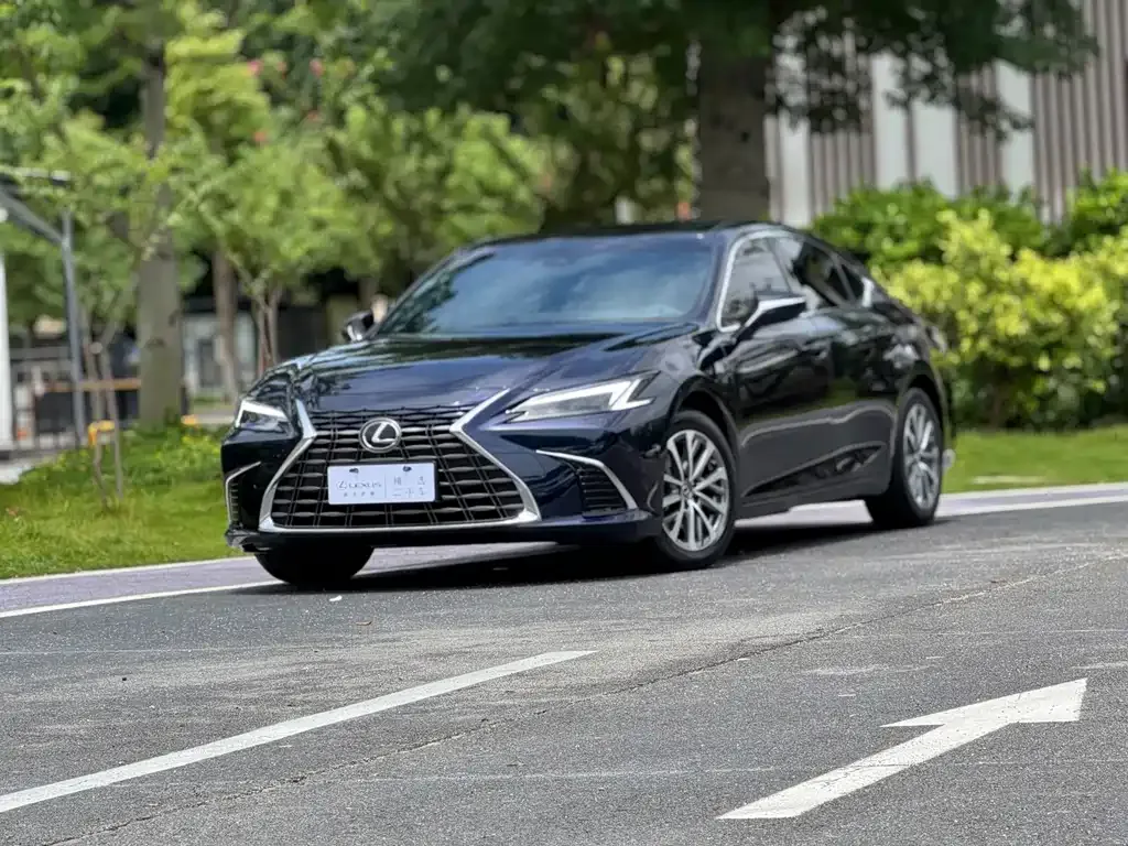 Lexus ES — фото 1