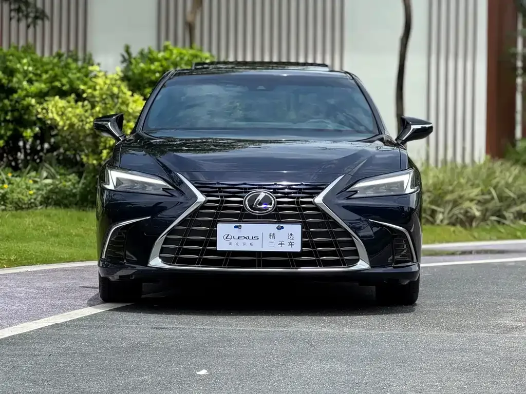 Lexus ES — фото 10