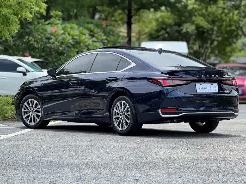 Lexus ES — фото 9