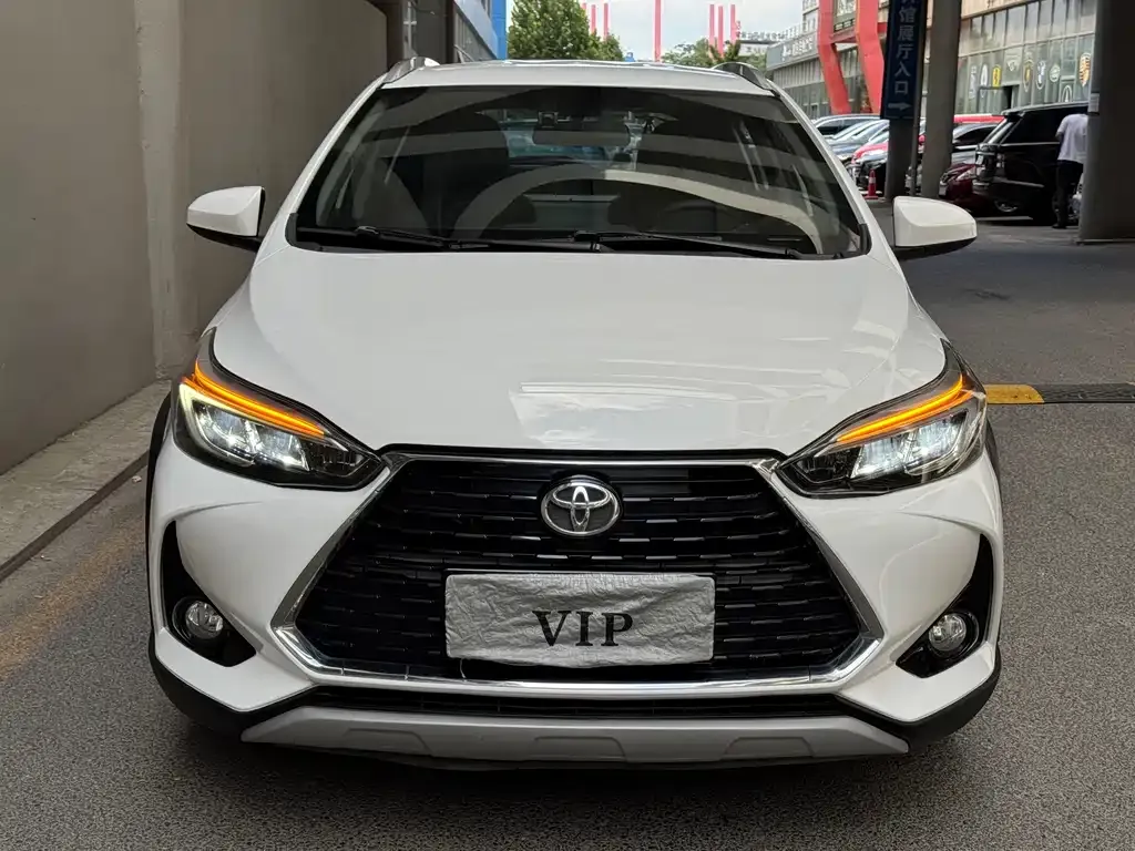 Toyota Yaris L — фото 9