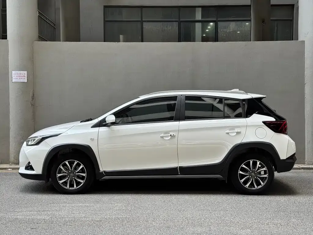 Toyota Yaris L — фото 10