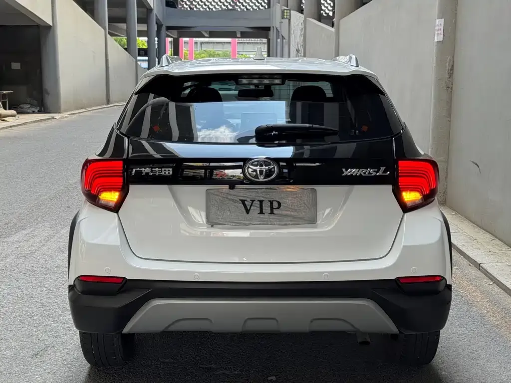 Toyota Yaris L — фото 3