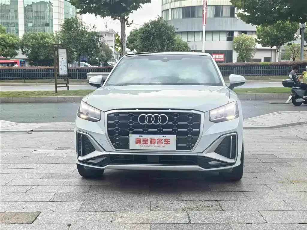 Audi Q2L — фото 10