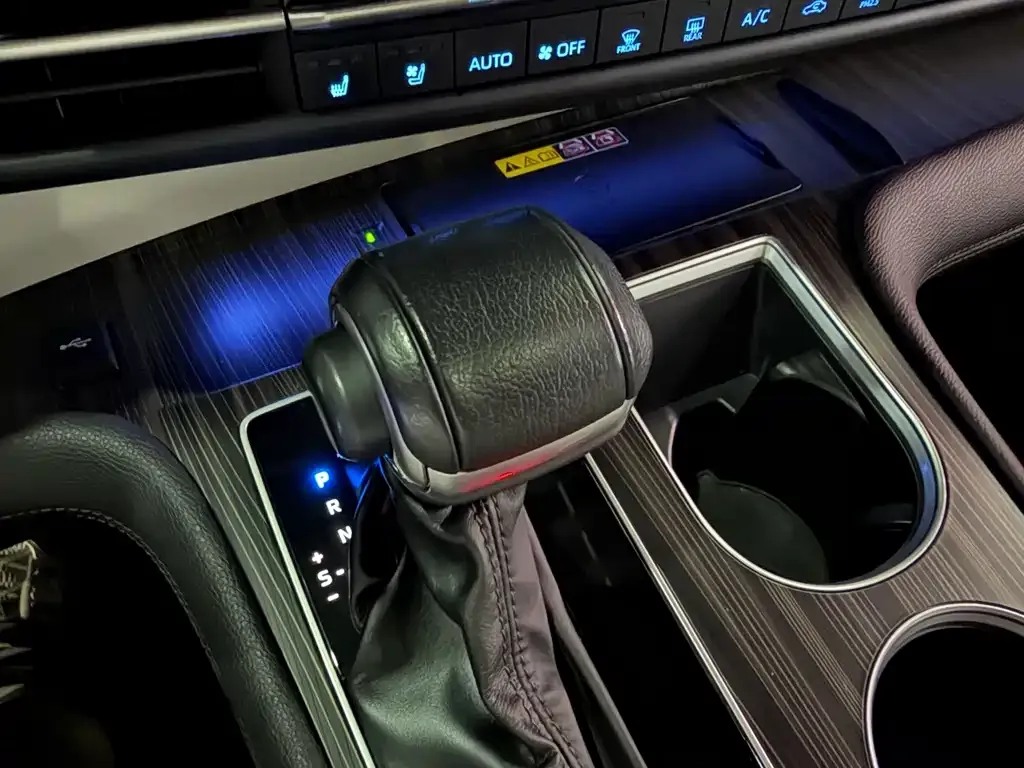 Toyota Granvia — фото 5