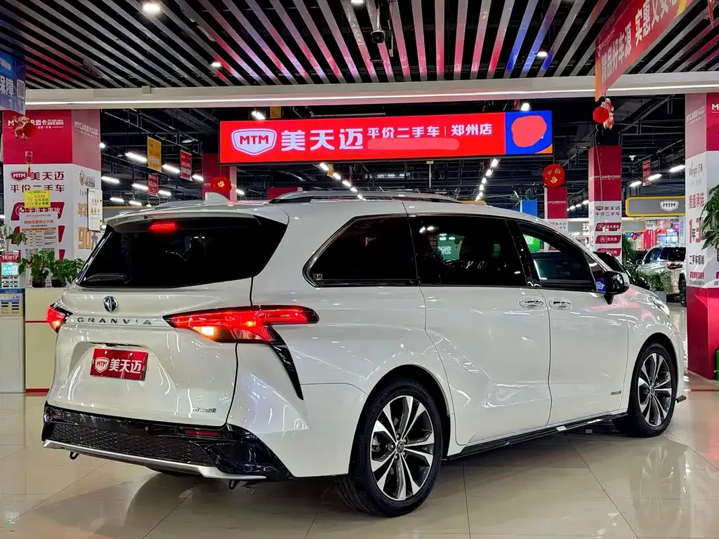 Toyota Granvia — фото 6