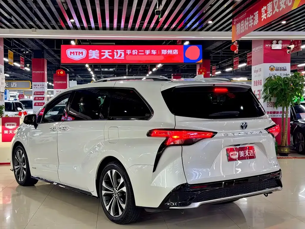 Toyota Granvia — фото 4