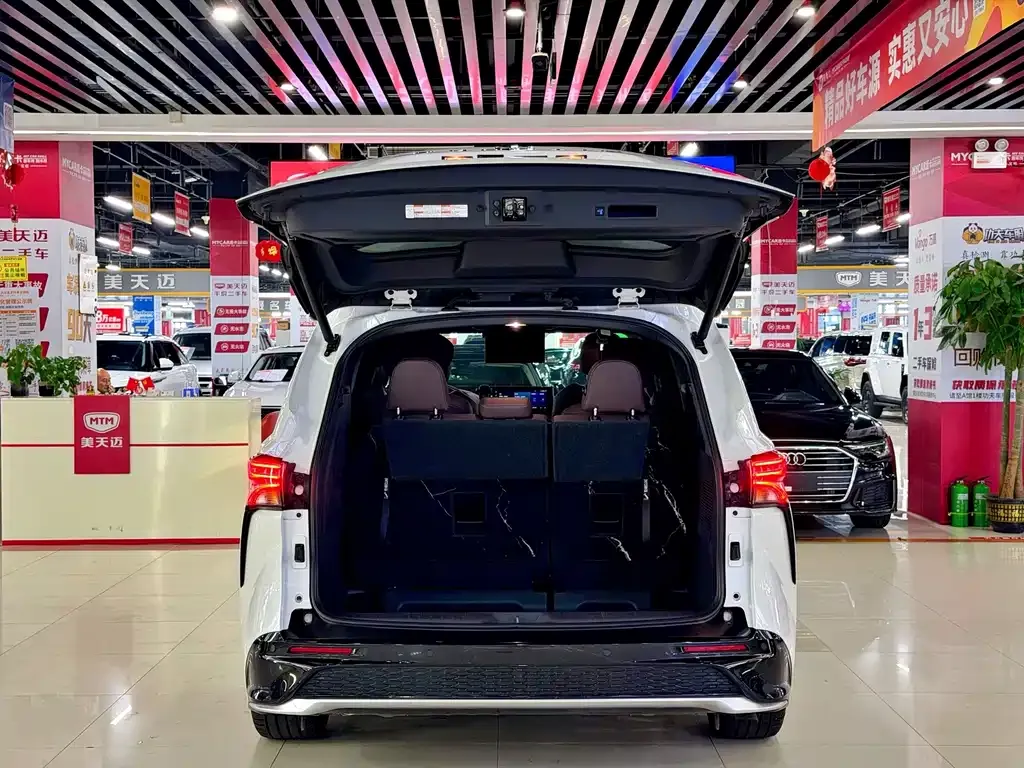 Toyota Granvia — фото 8