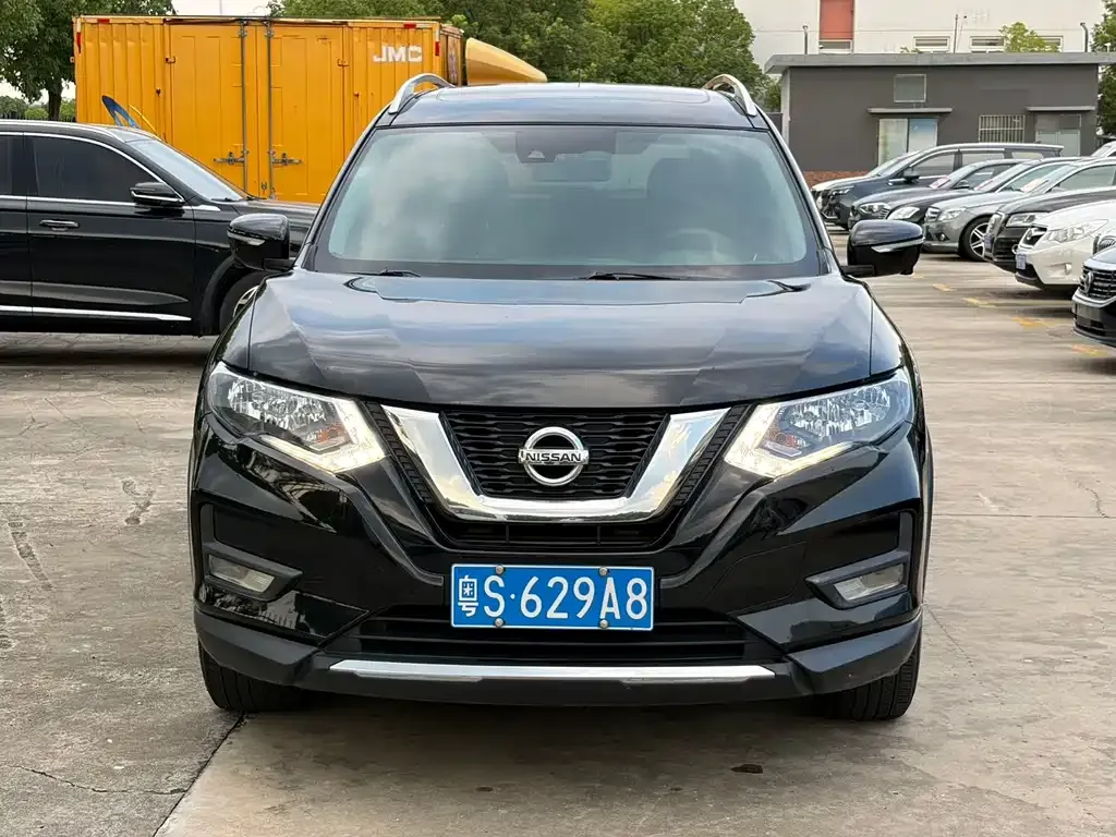 Nissan X-Trail — фото 1
