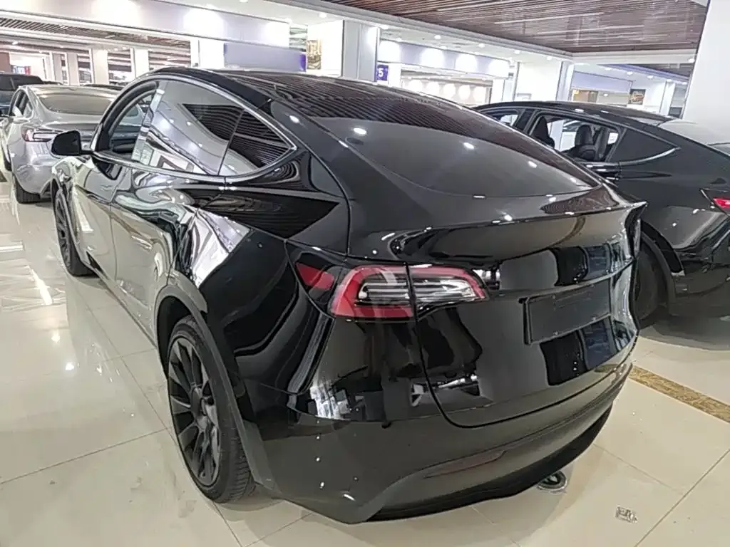 Tesla Model Y — фото 8