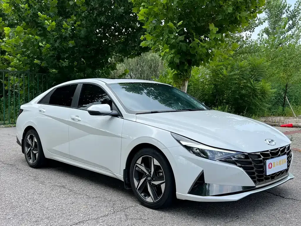 Hyundai Elantra — фото 5