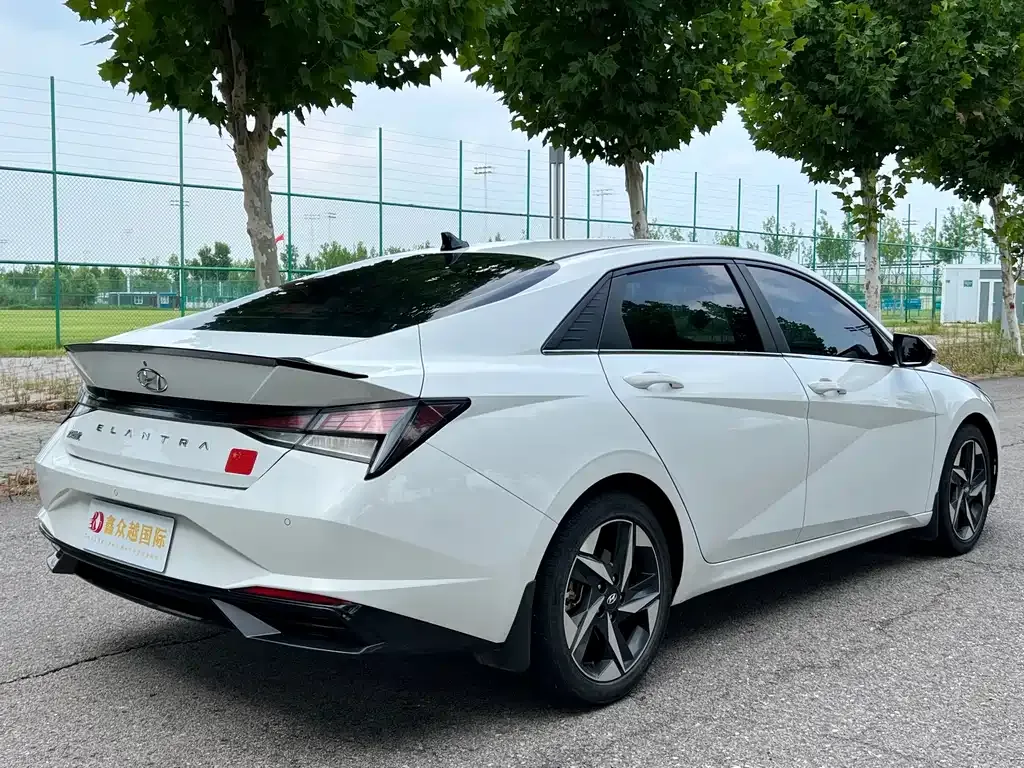 Hyundai Elantra — фото 4