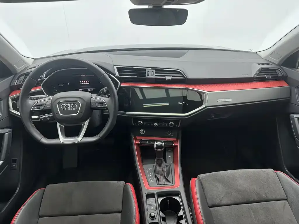Audi Q3 — фото 10