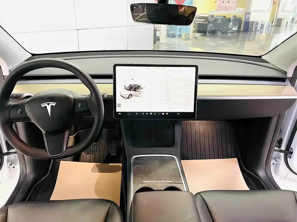 Tesla Model Y — фото 8