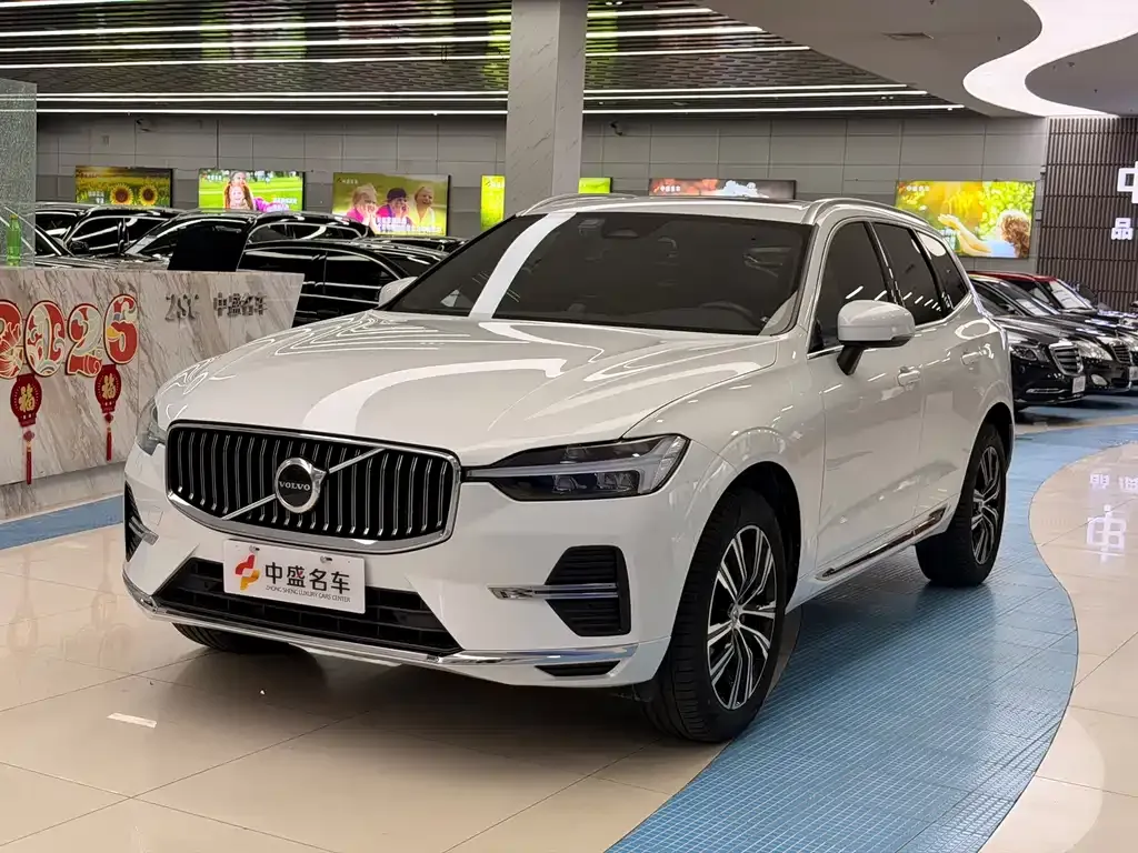 Volvo XC60 — фото 1