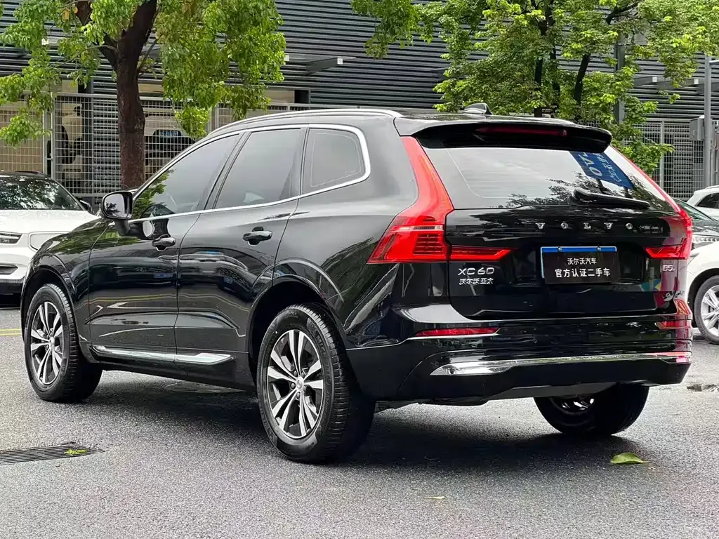 Volvo XC60 — фото 8